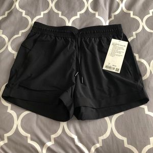 NWT Lululemon Spring Break Away shorts, sz 6